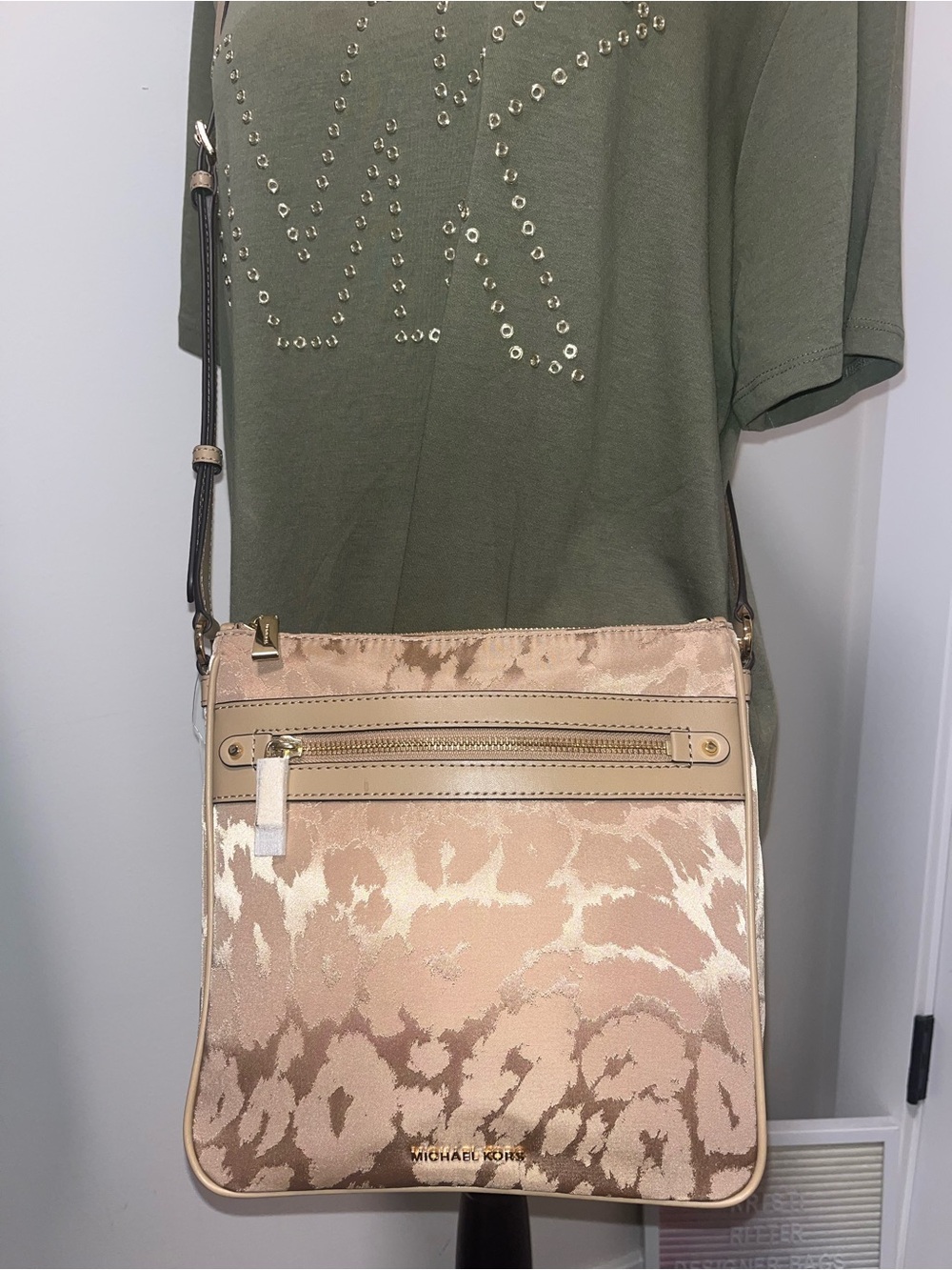 NWT Michael Kors Jet Set Crossbody in Camel